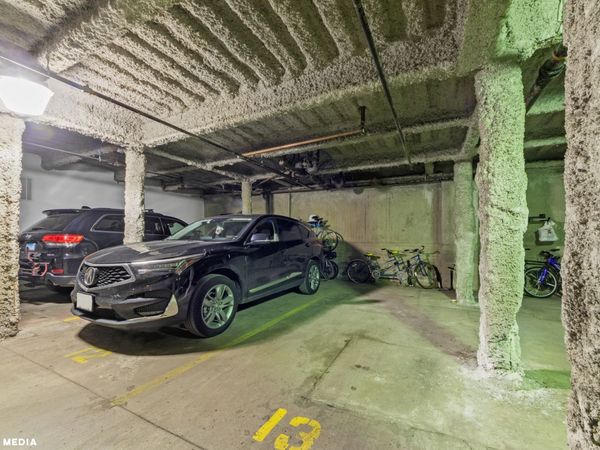 1215 W Gunnison Street, Chicago, IL 60640