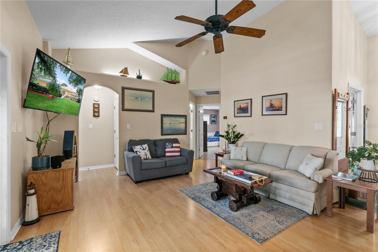 13545 Oak Bend Drive, Grand Island, FL 32735 Photo