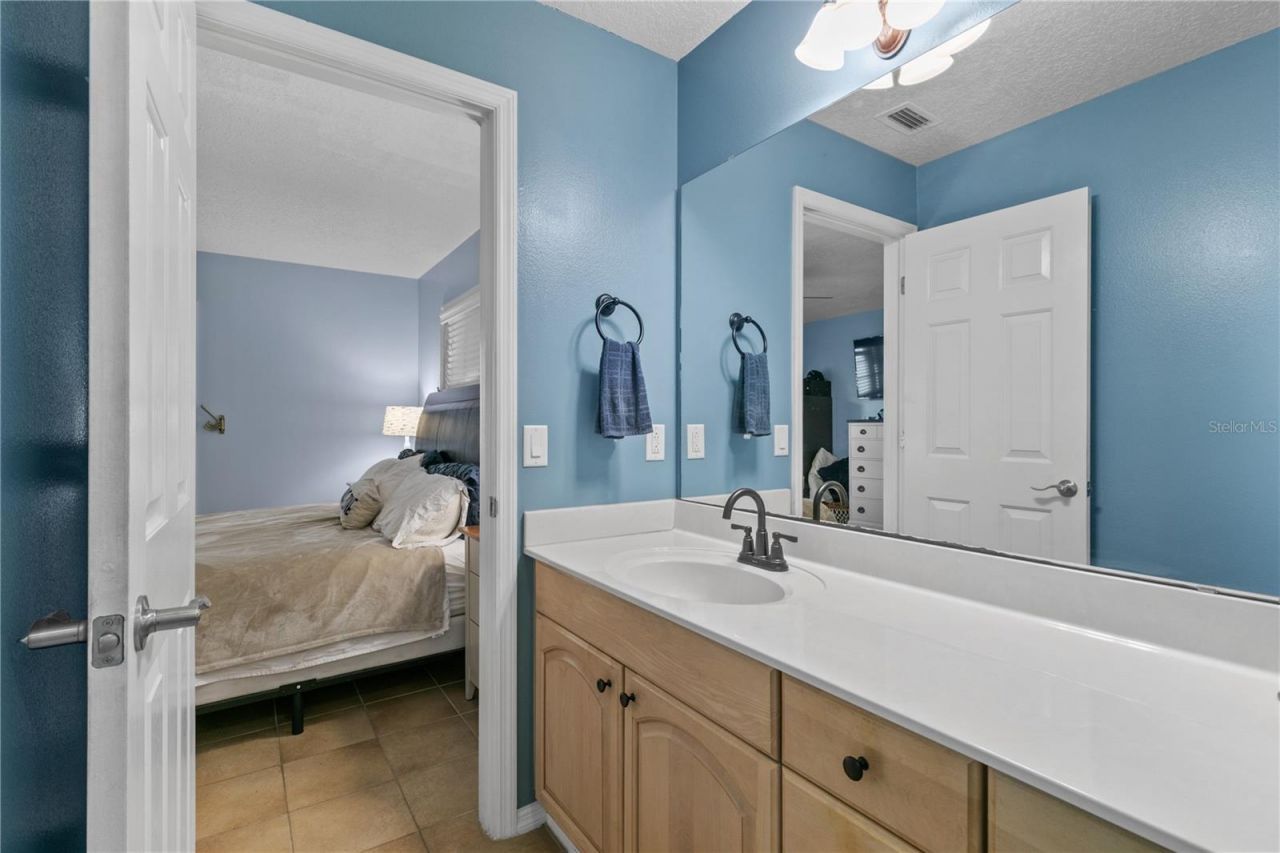 13545 Oak Bend Drive, Grand Island, FL 32735 Photo