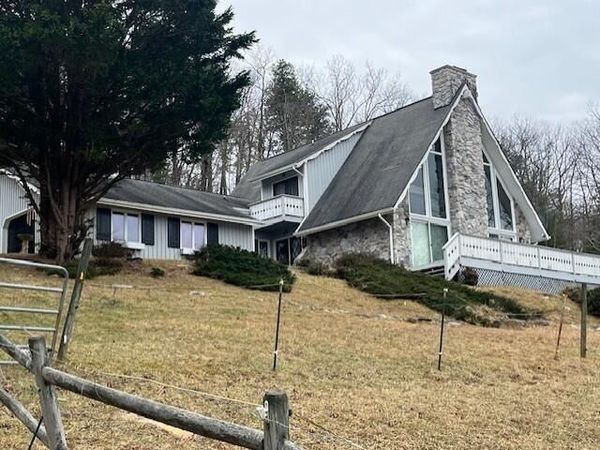 384 Easy Slope LN , New Castle, VA 24127