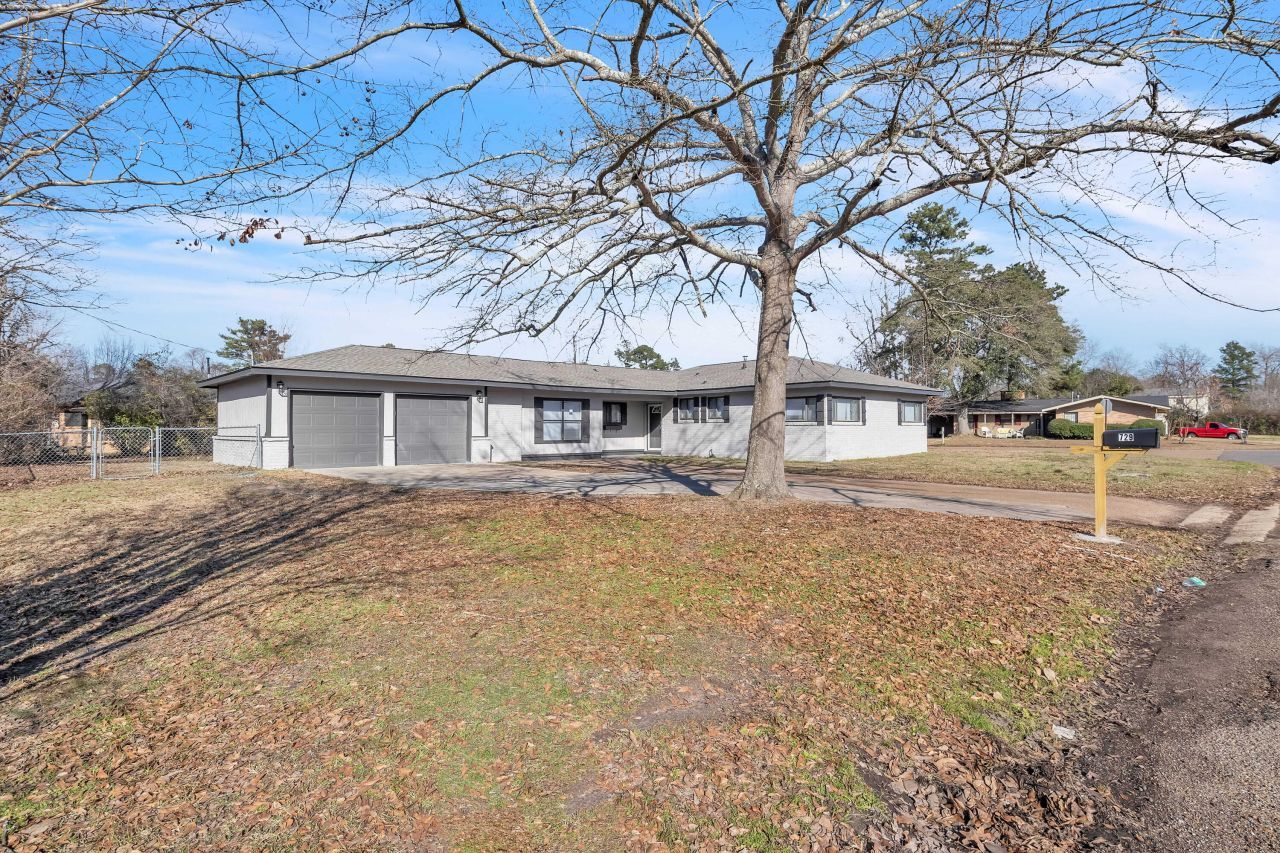 729 Cypress St, Columbus, MS 39702 Main Photo