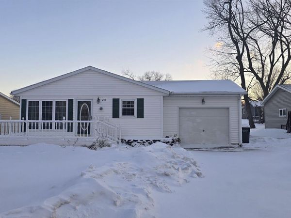 205 S 8Th Avenue W, Lake Mills, IA 50450