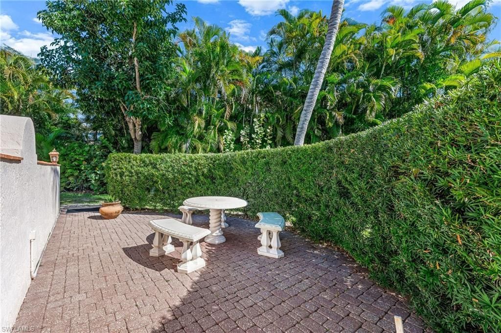 1930 Blackstone Cir, Naples, FL 34109 Photo