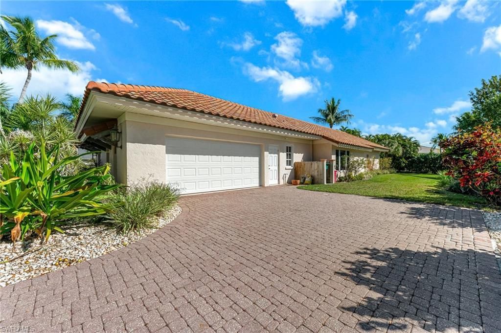 1930 Blackstone Cir, Naples, FL 34109 Photo