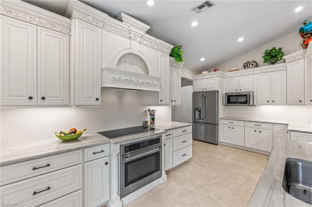 1930 Blackstone Cir, Naples, FL 34109 Photo