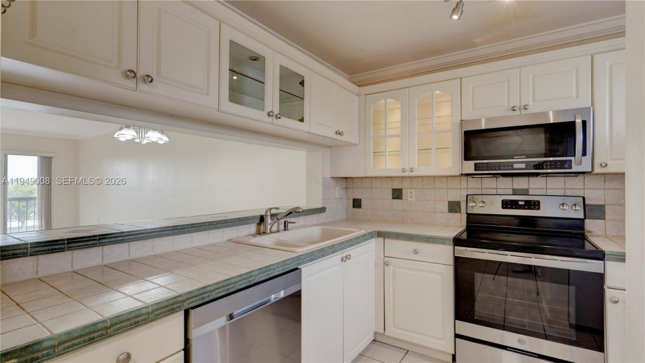 10155 NW 9th St Cir, Unit 4-401, Miami, FL 33172 Photo