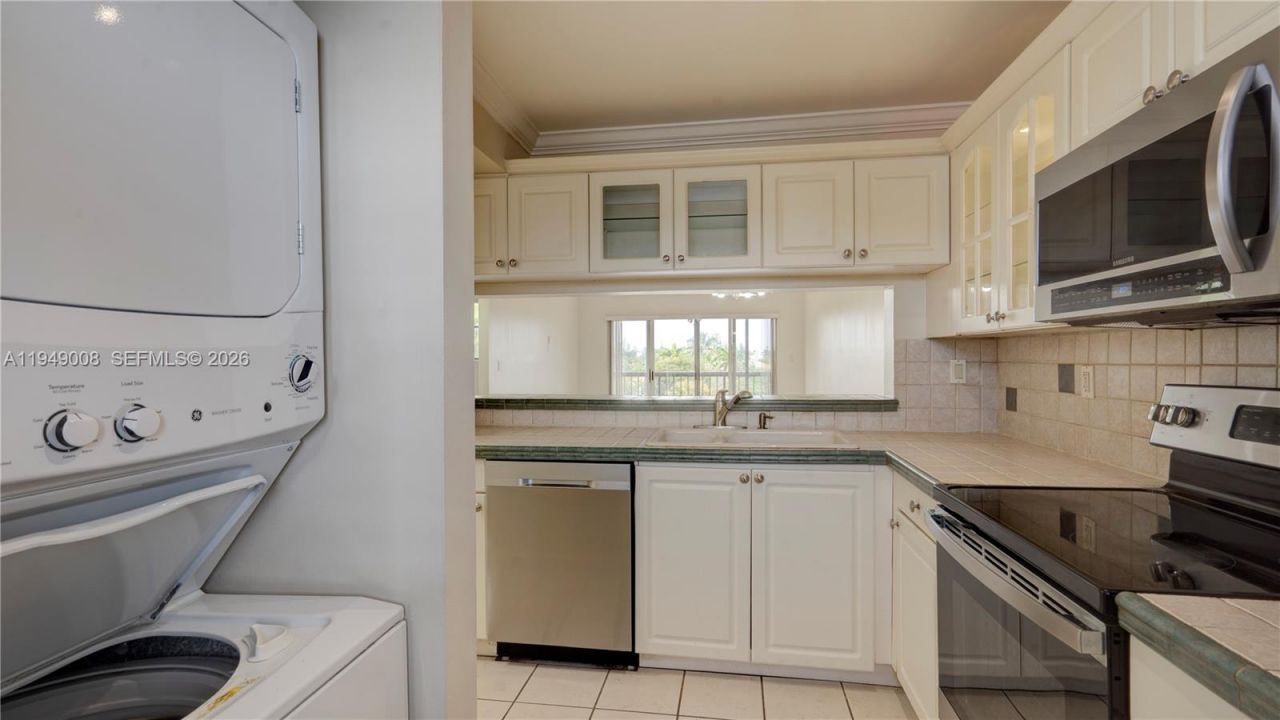 10155 NW 9th St Cir, Unit 4-401, Miami, FL 33172 Photo