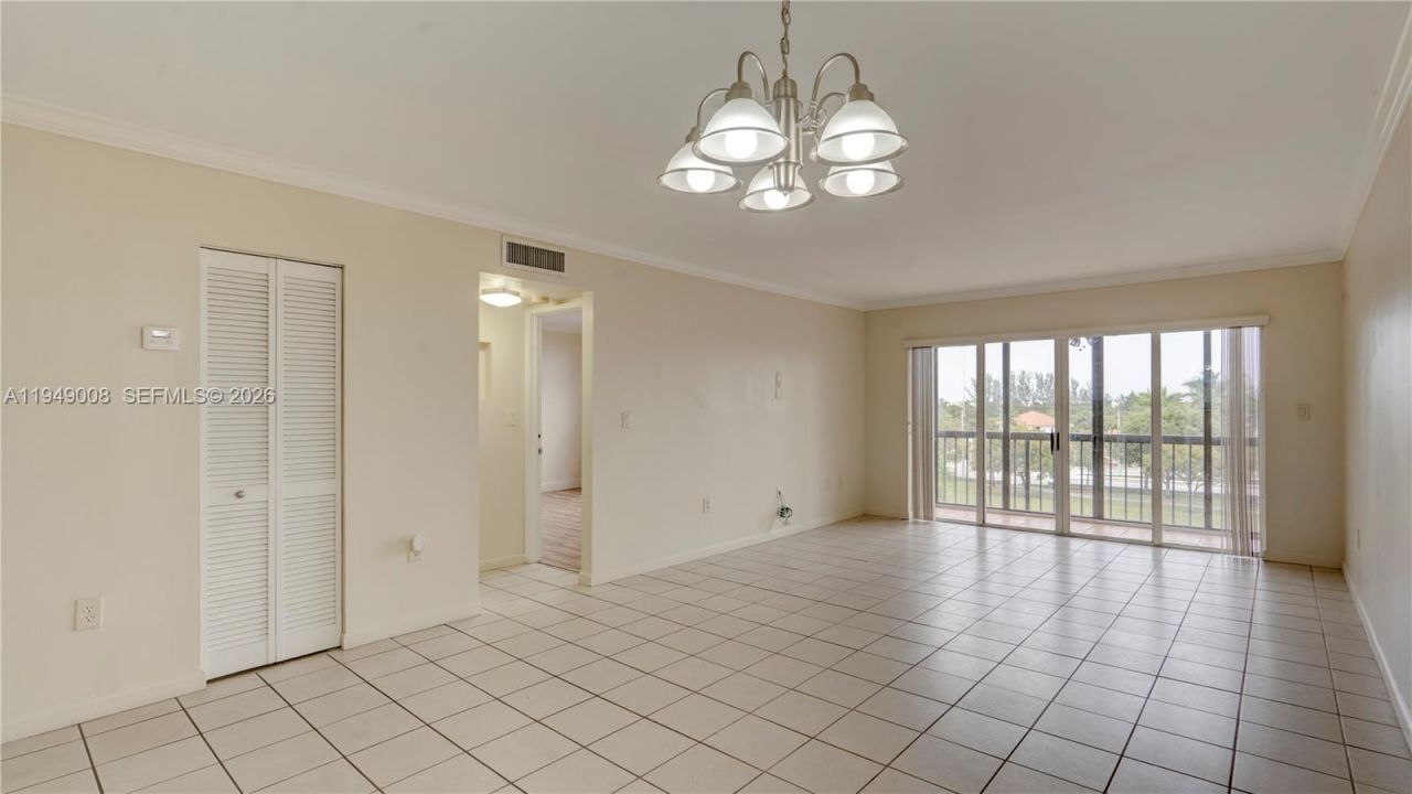 10155 NW 9th St Cir, Unit 4-401, Miami, FL 33172 Photo