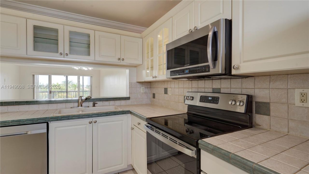 10155 NW 9th St Cir, Unit 4-401, Miami, FL 33172 Photo