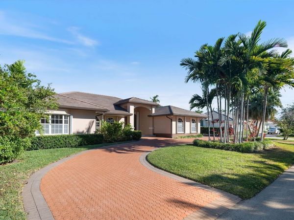 8281 SW 84th Ter, Miami, FL 33143