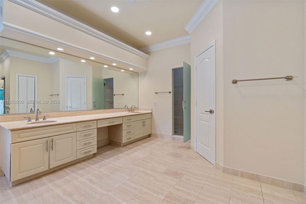 8281 SW 84th Ter, Miami, FL 33143 Photo