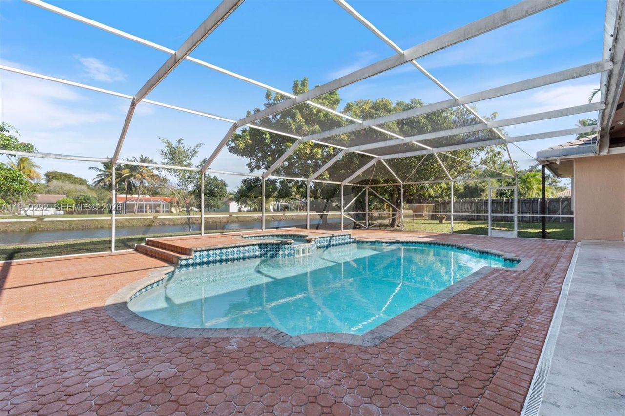 8281 SW 84th Ter, Miami, FL 33143 Photo