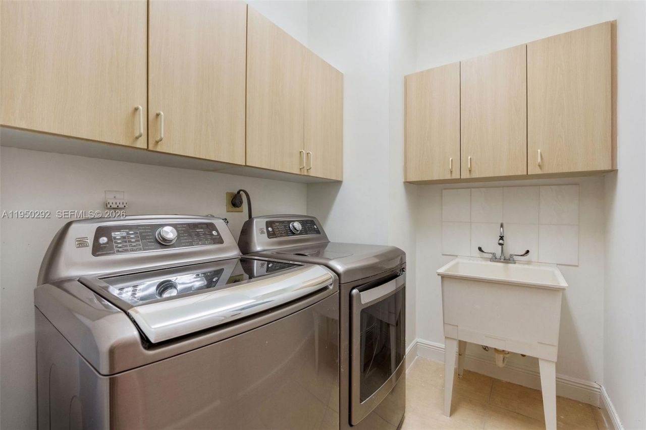 8281 SW 84th Ter, Miami, FL 33143 Photo