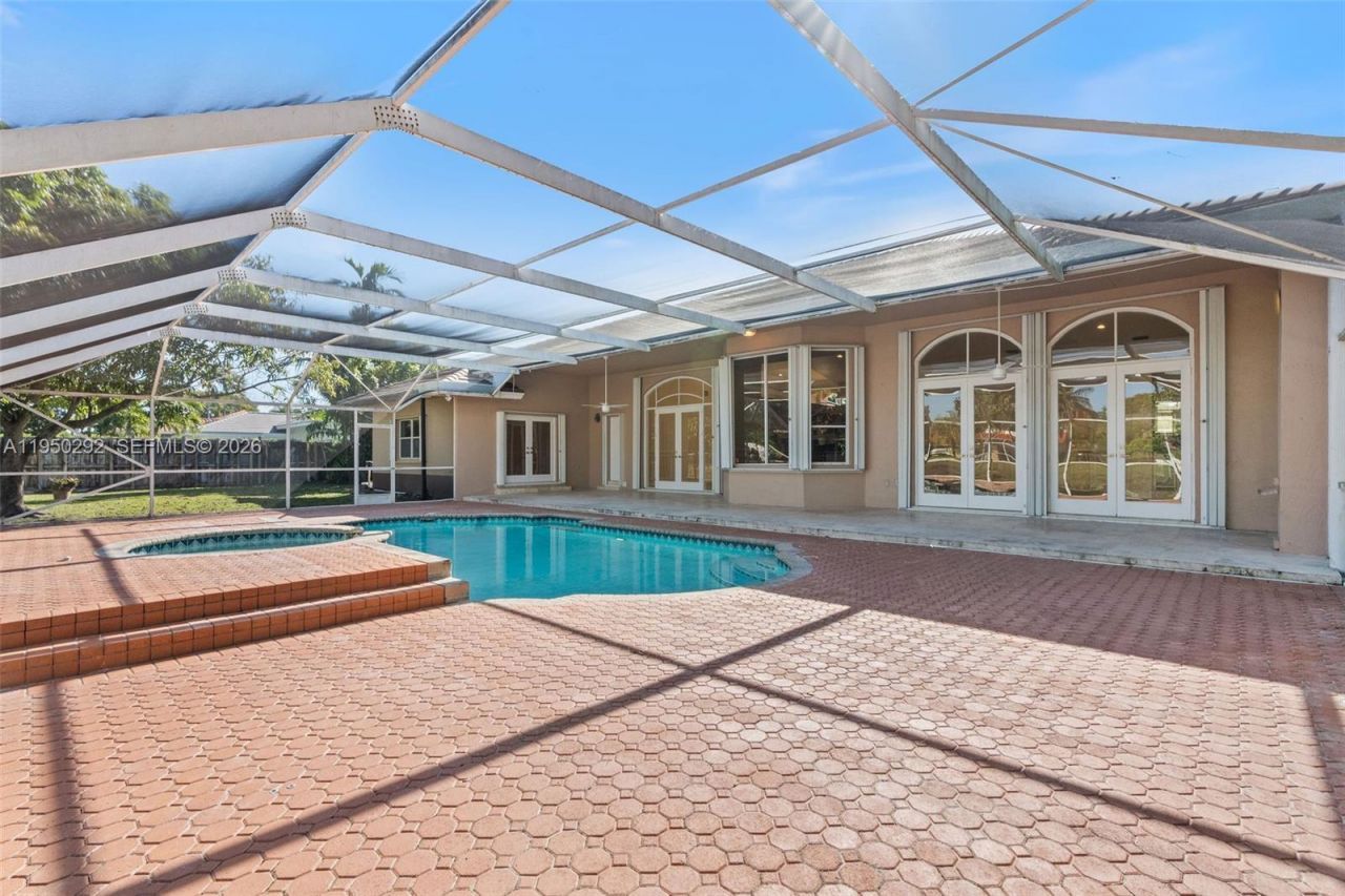 8281 SW 84th Ter, Miami, FL 33143 Photo