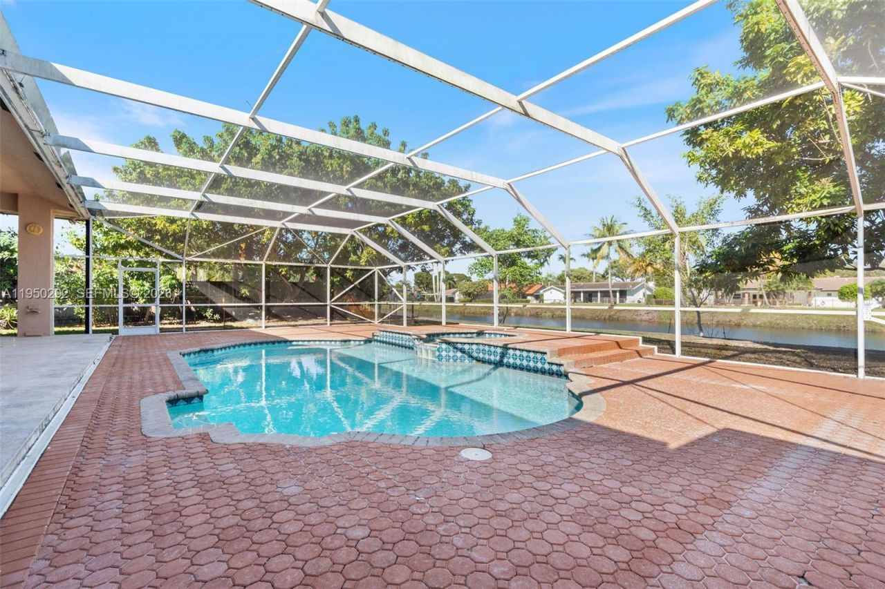 8281 SW 84th Ter, Miami, FL 33143 Photo