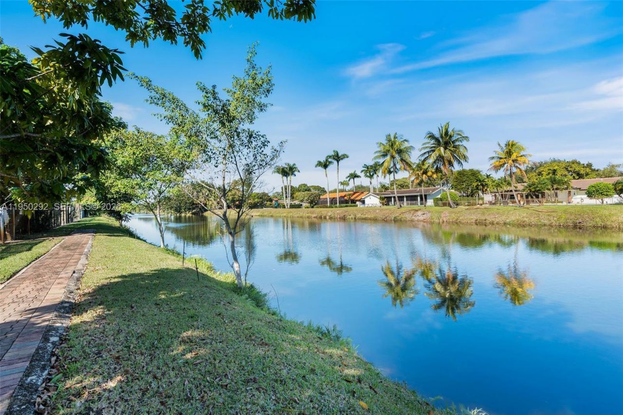 8281 SW 84th Ter, Miami, FL 33143 Photo