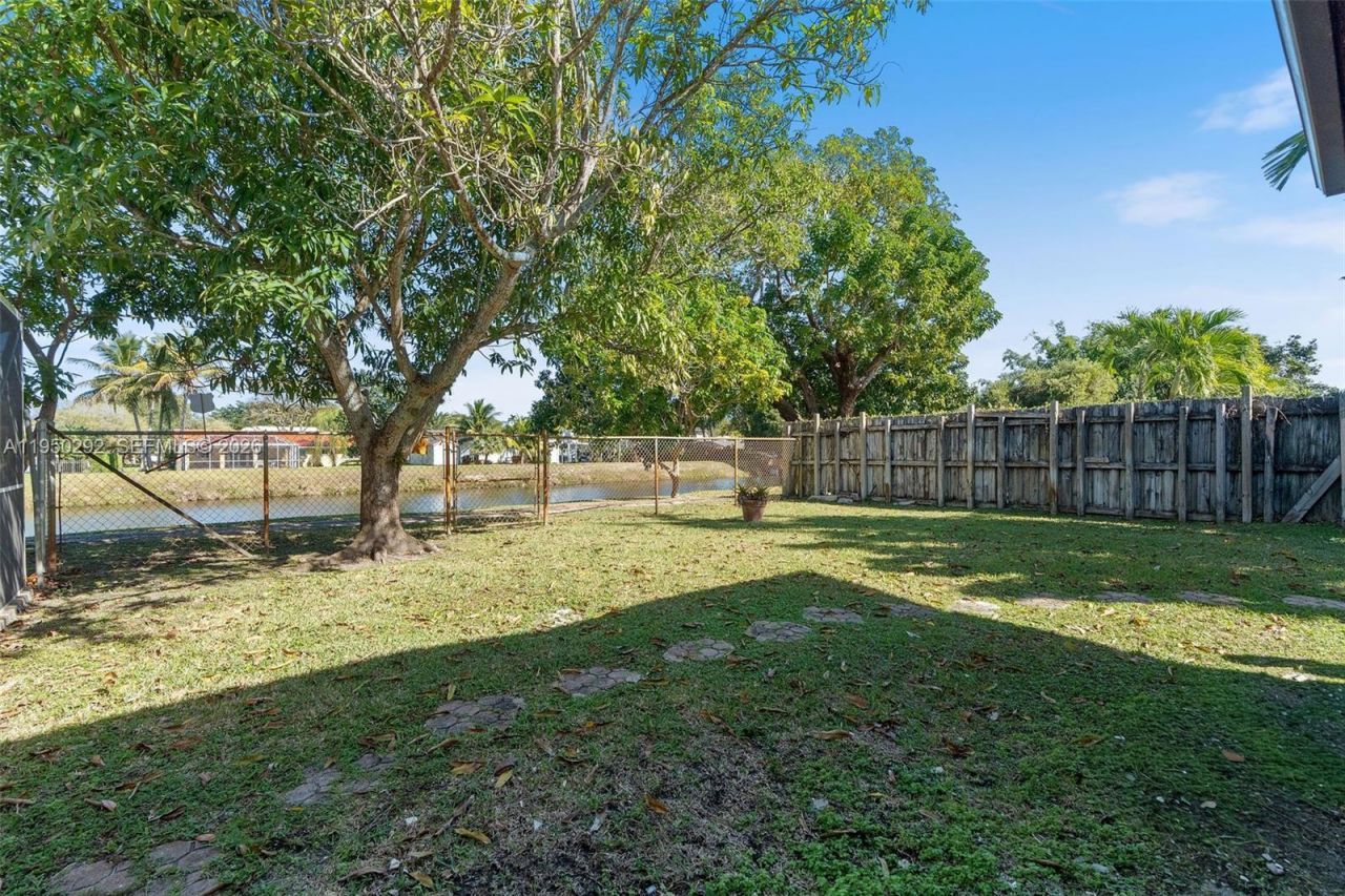 8281 SW 84th Ter, Miami, FL 33143 Photo