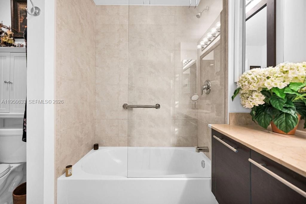 1900 N Bayshore Dr, Unit 5103, Miami, FL 33132 Photo