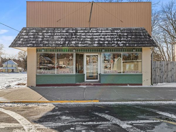 200 W Main Street, Roberts, WI 54023