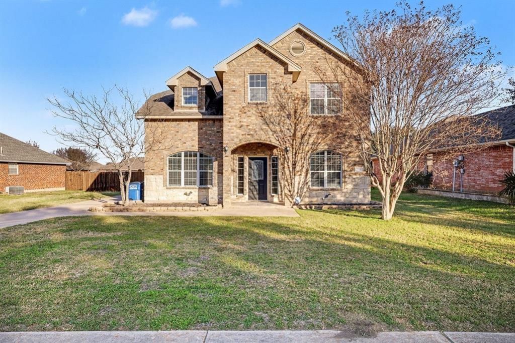 208 Cobblestone Circle, Red Oak, TX 75154 Main Photo