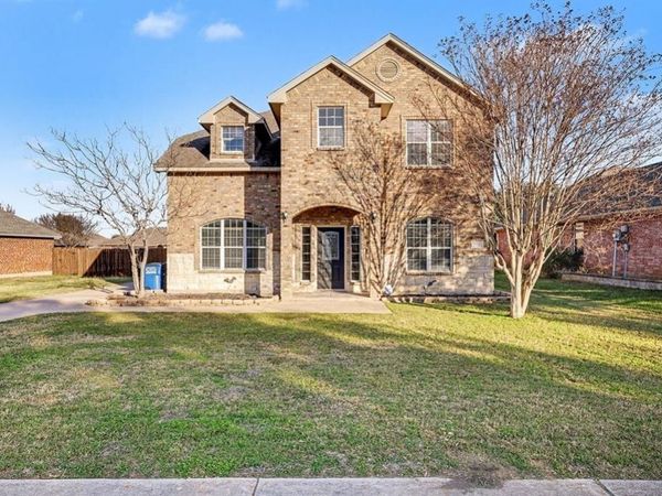 208 Cobblestone Circle, Red Oak, TX 75154