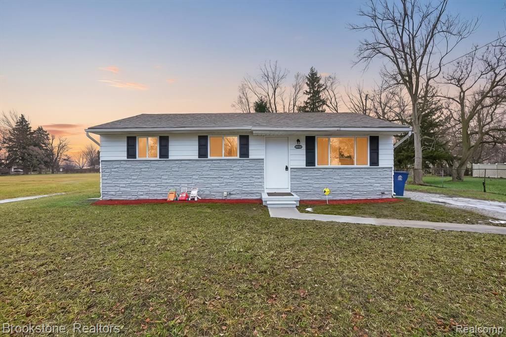 5050 Carnegie Street, Saginaw, MI 48601 Main Photo