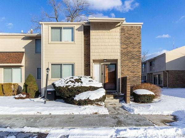 1 Fredericksburg Towne Street, Southfield, MI 48075