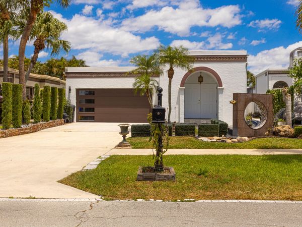 6590 Fountains Circle, Lake Worth, FL 33467