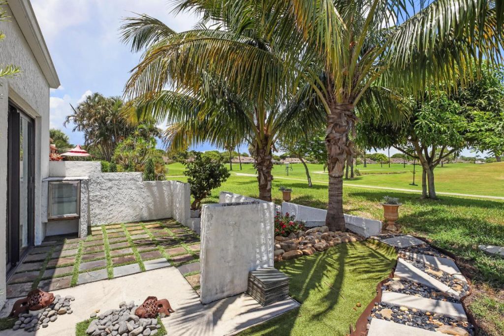 6590 Fountains Circle, Lake Worth, FL 33467 Photo