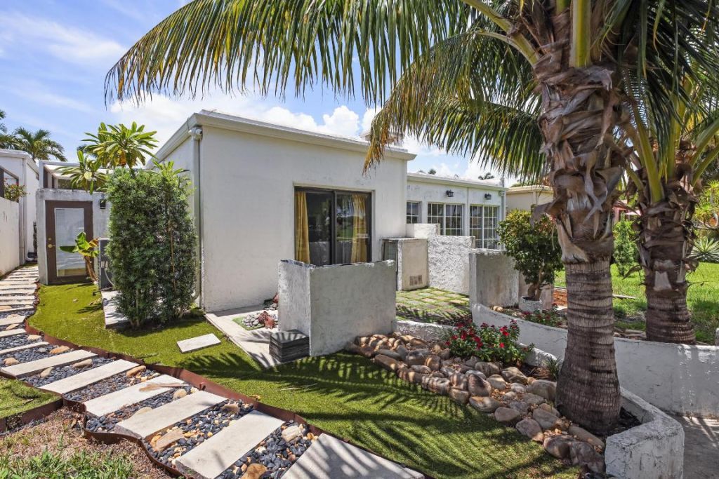 6590 Fountains Circle, Lake Worth, FL 33467 Photo