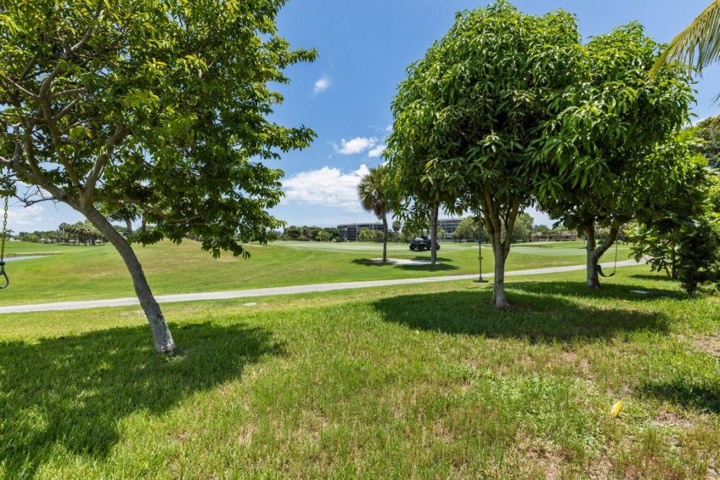 6590 Fountains Circle, Lake Worth, FL 33467 Photo