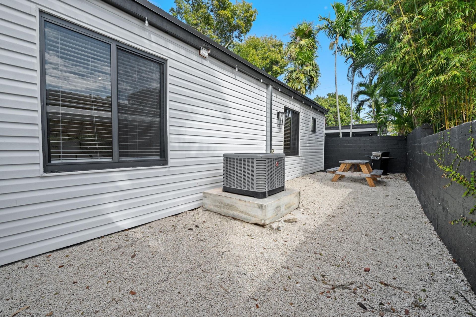 648 NE 16th Ter, Fort Lauderdale, FL 33304 Photo