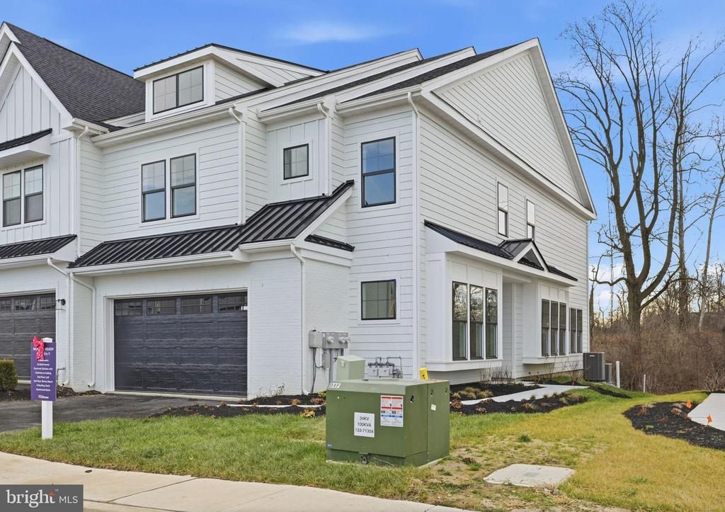 121 River Trail Circle, Unit 11, King of Prussia, PA 19406 Main Photo