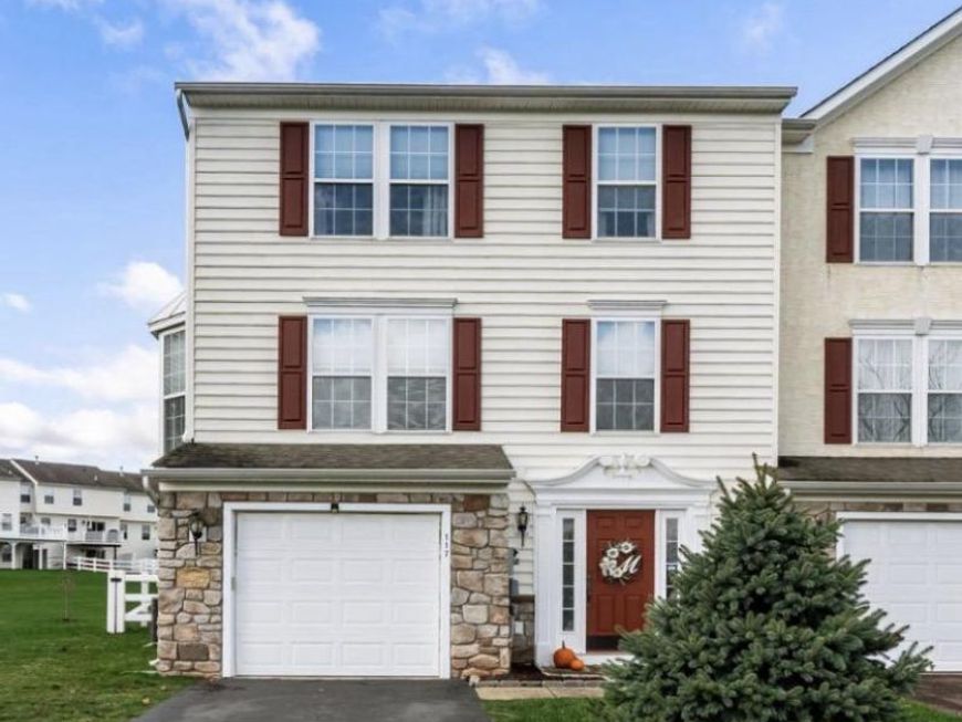 117 N Savanna Drive, Pottstown, PA 19465 Main Photo