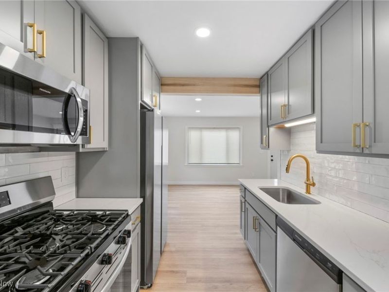 13410 Wainfleet Avenue, Cleveland, OH 44135 Photo 8