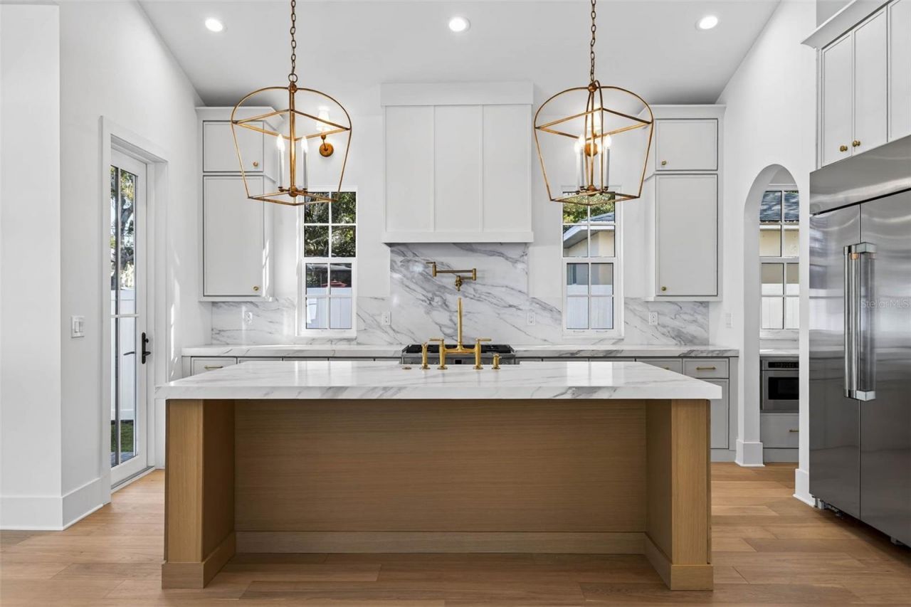 8101 Country Club Road N, Saint Petersburg, FL 33710 Photo