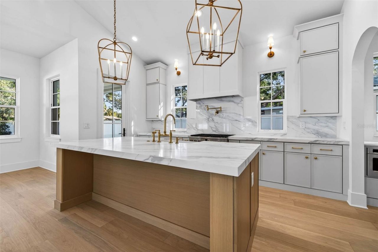 8101 Country Club Road N, Saint Petersburg, FL 33710 Photo