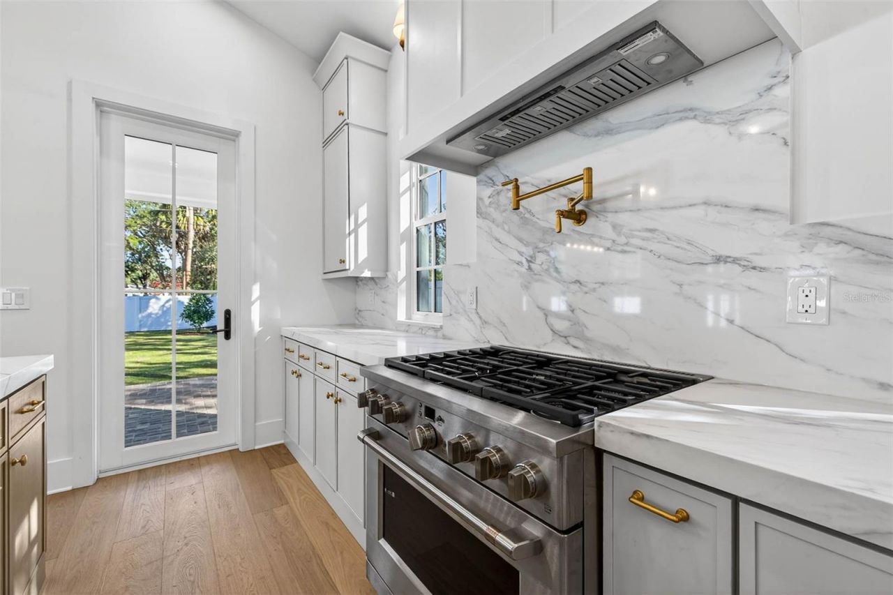 8101 Country Club Road N, Saint Petersburg, FL 33710 Photo