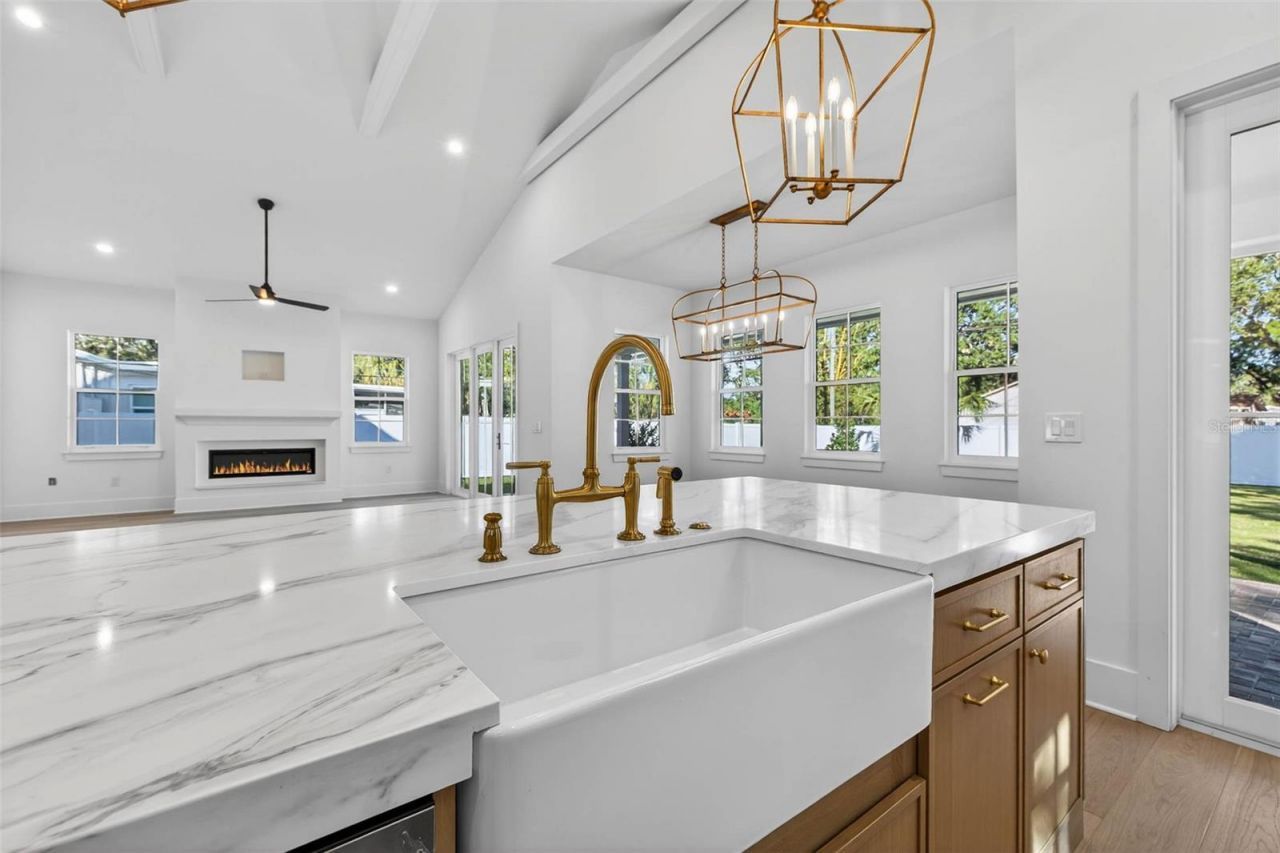 8101 Country Club Road N, Saint Petersburg, FL 33710 Photo