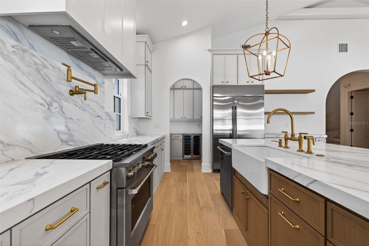 8101 Country Club Road N, Saint Petersburg, FL 33710 Photo