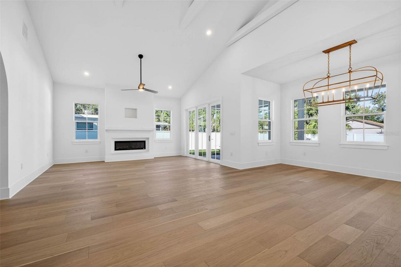 8101 Country Club Road N, Saint Petersburg, FL 33710 Photo