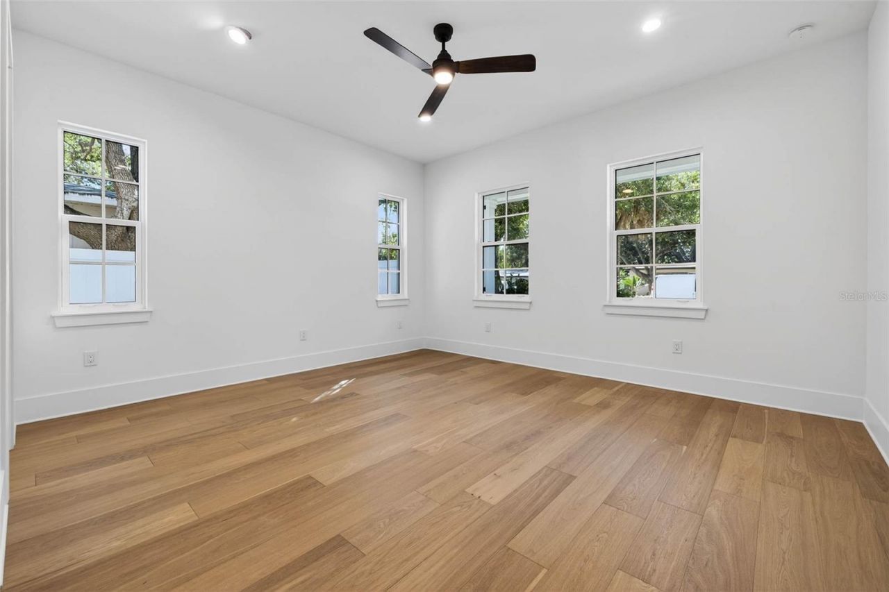 8101 Country Club Road N, Saint Petersburg, FL 33710 Photo