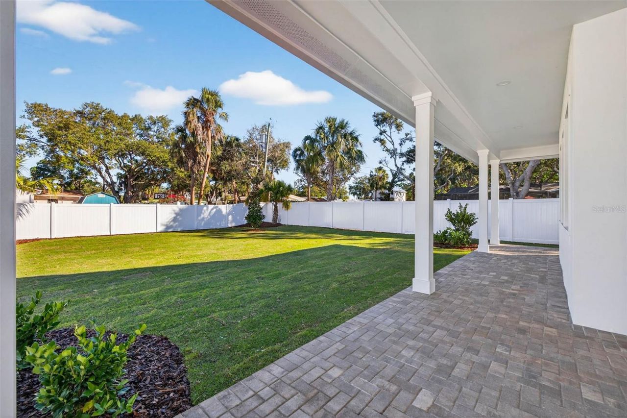 8101 Country Club Road N, Saint Petersburg, FL 33710 Photo