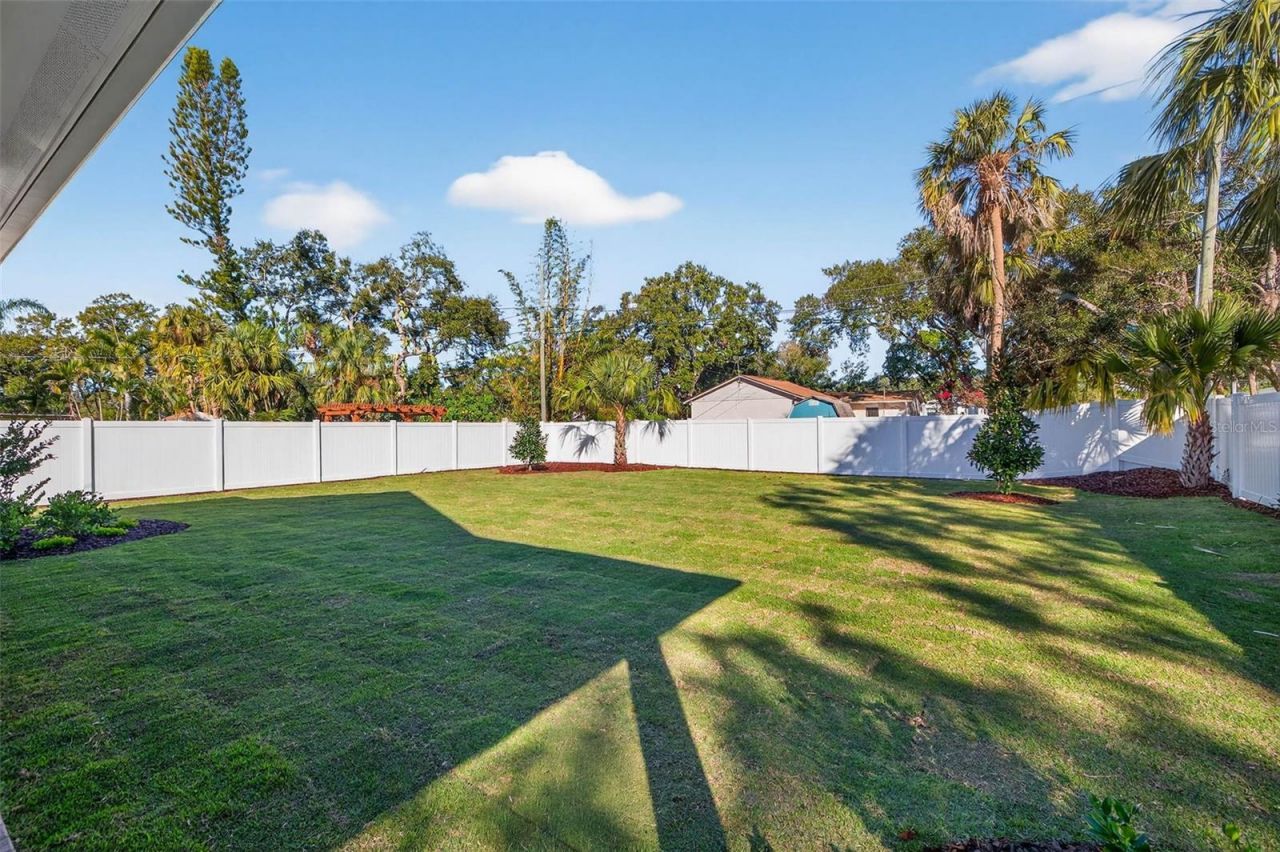 8101 Country Club Road N, Saint Petersburg, FL 33710 Photo