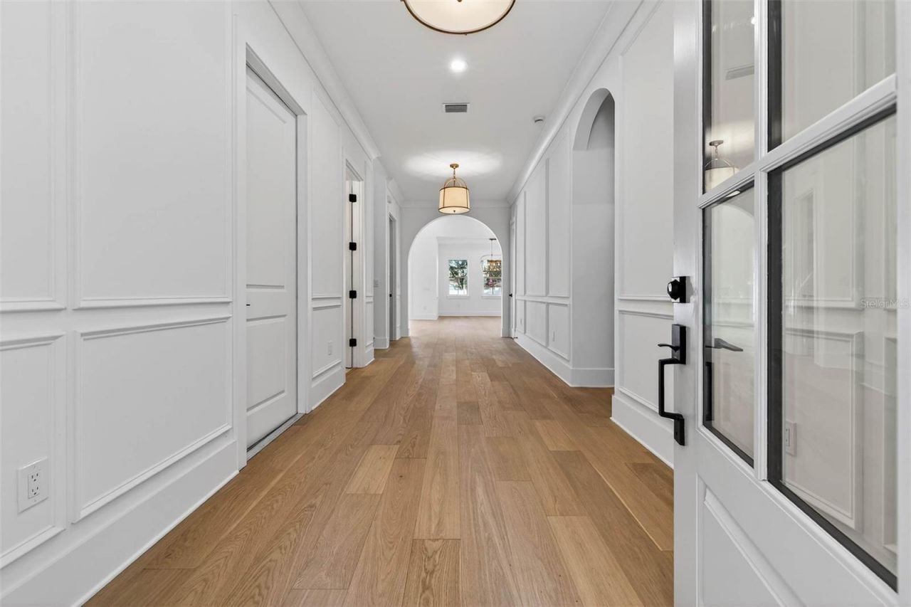 8101 Country Club Road N, Saint Petersburg, FL 33710 Photo