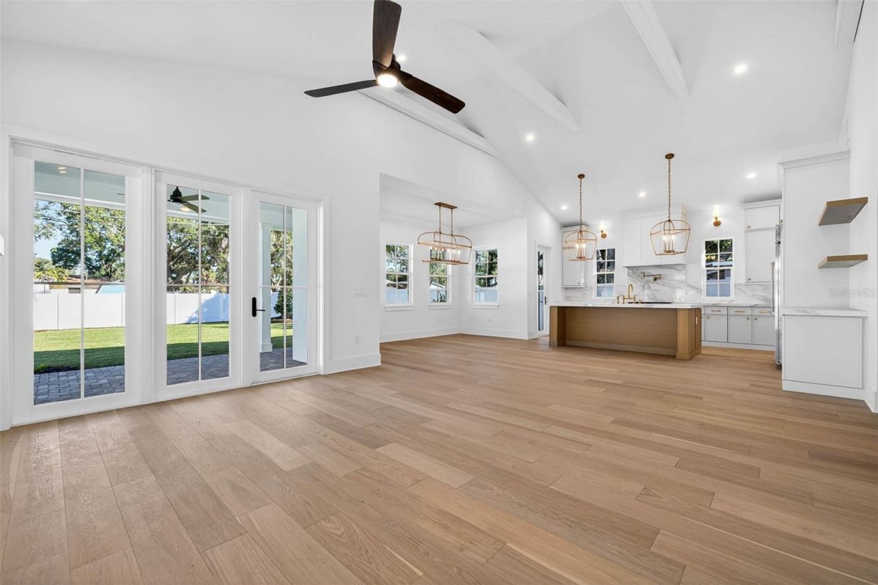 8101 Country Club Road N, Saint Petersburg, FL 33710 Photo