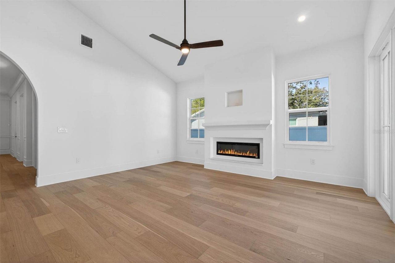 8101 Country Club Road N, Saint Petersburg, FL 33710 Photo