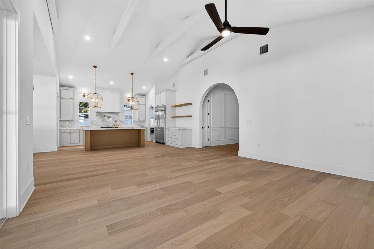 8101 Country Club Road N, Saint Petersburg, FL 33710 Photo