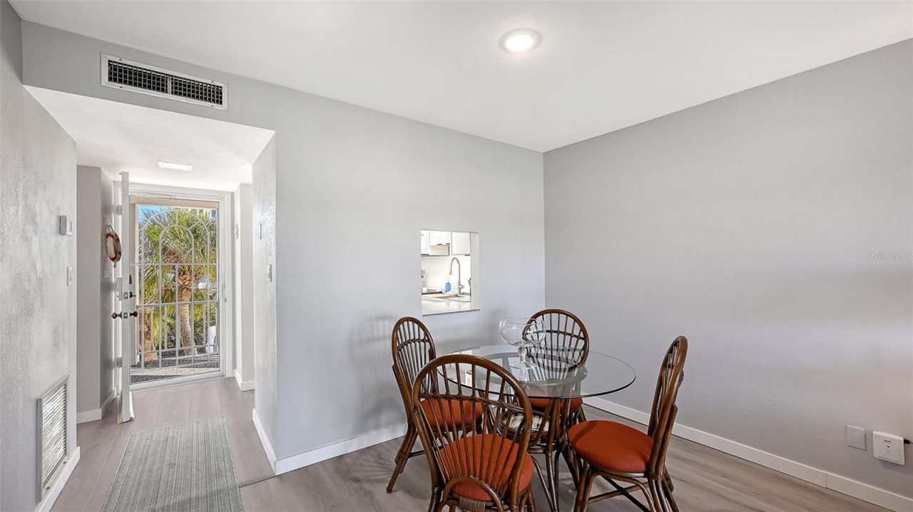 4360 Chatham Drive, Unit 305, Longboat Key, FL 34228 Photo