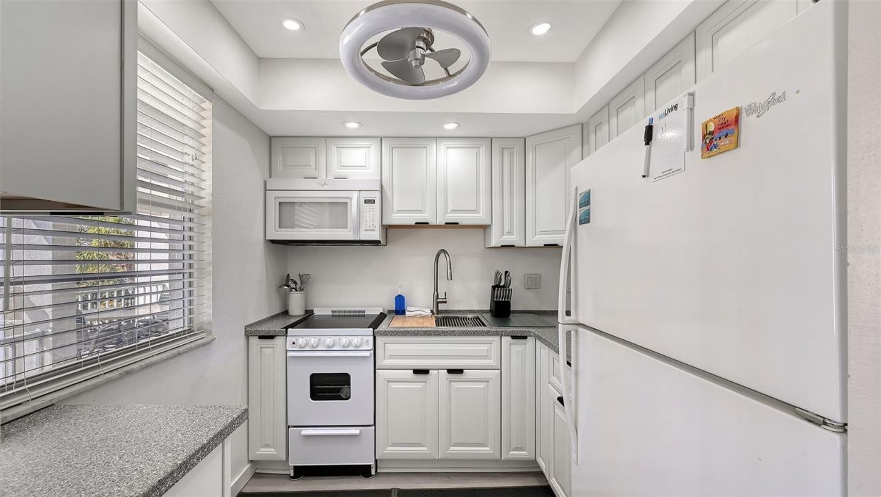 4360 Chatham Drive, Unit 305, Longboat Key, FL 34228 Photo